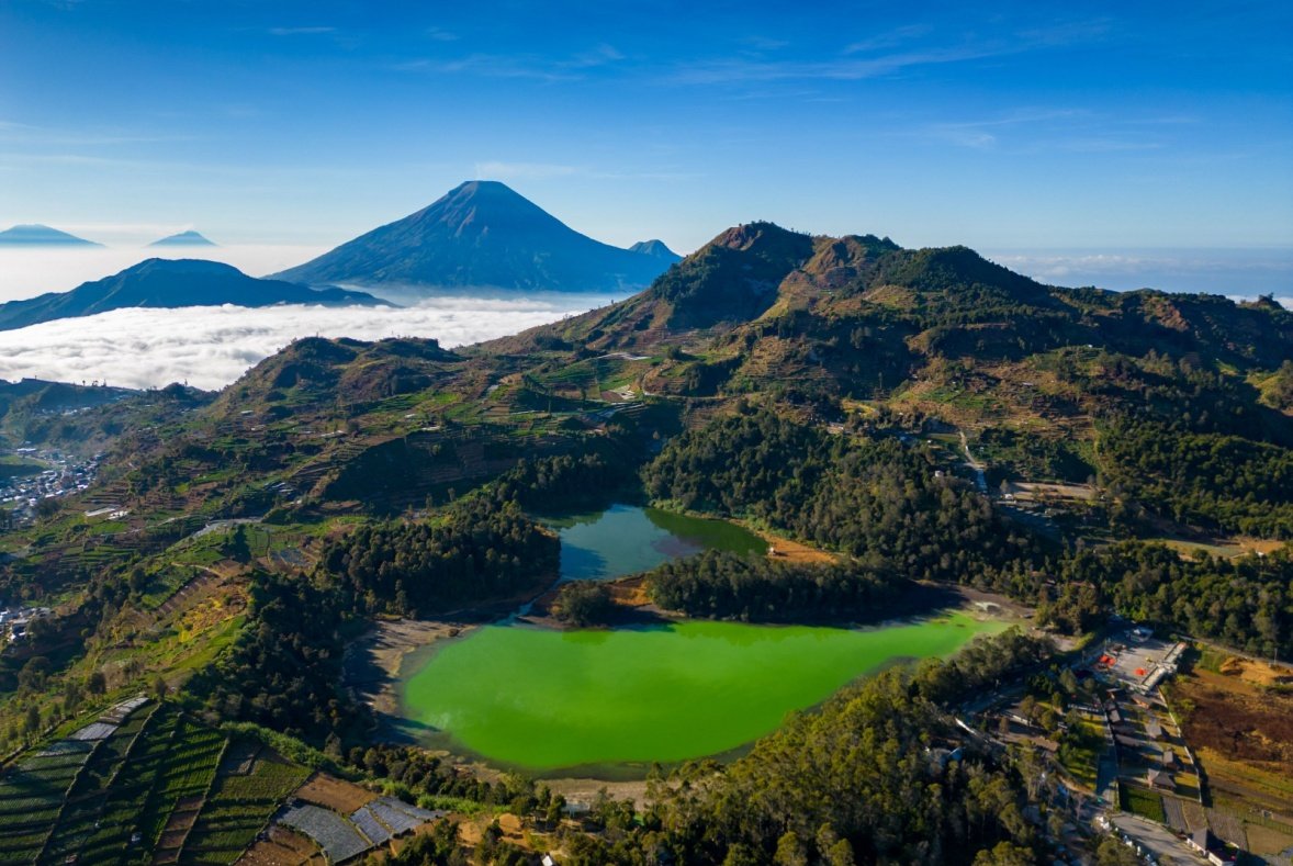 dieng surga di atas awan destinasi wisata terbaik yang harus masuk itinerary kamu